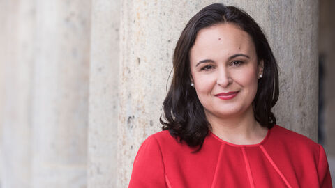 Staatssekretärin Ayse Asar