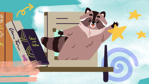 Ein Waschbär sitzt in einem Bücherregal und winkt fröhlich