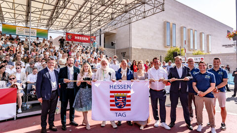 Traditionelle Fahnenübergabe auf dem Hessentag