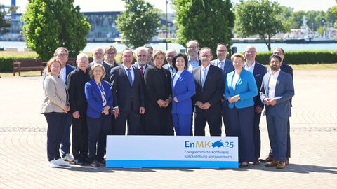 Energieministerkonferenz  Ein Gruppenfoto mit mehreren Personen